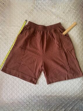 New Lightweight Brown Casual Shorts with Pockets Size M/L